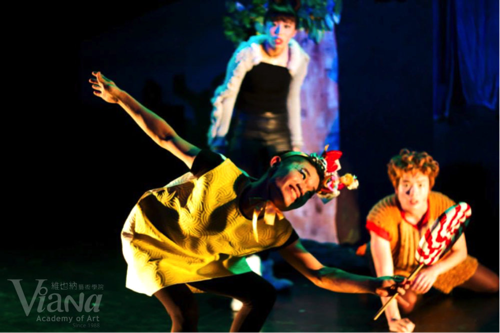 Edmund Seow 萧孝杰 Drama Tutor Trainer at Viana Academy of Art Batu Pahat Johor Malaysia 戏剧指导 峇株巴辖 维也纳艺术学院 柔佛 马来西亚